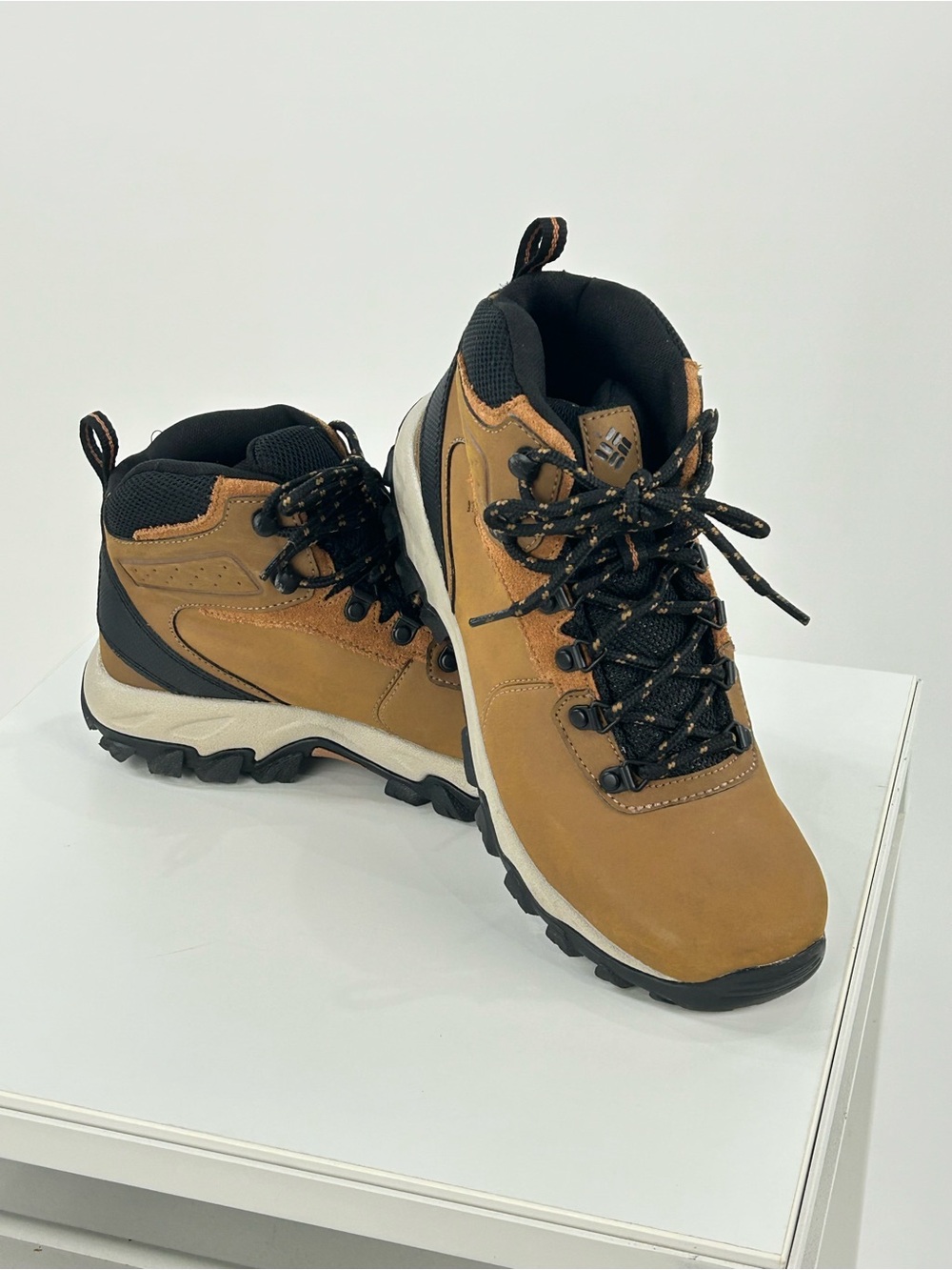 Columbia Newton Ridge Plus II Waterproof Hiking Boots Elk Black Men 7.5